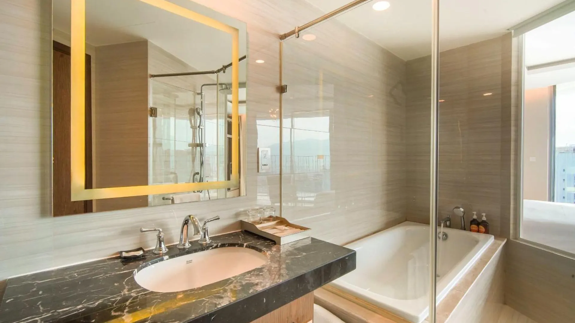Panorama Seaview Luxury Stay Skyline By Hc Group Nha Trang 0*,  Vietnam